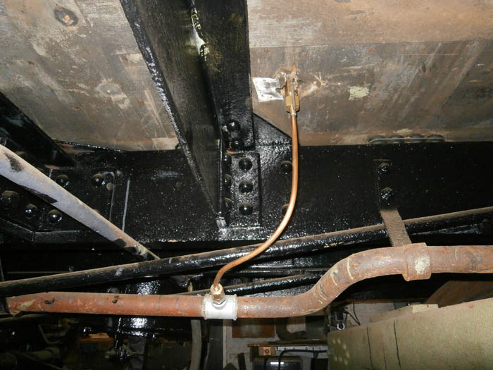 Steam heating connections between the main steam pipe and the compartment heaters