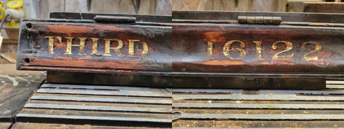 Door 16 - garnish rail