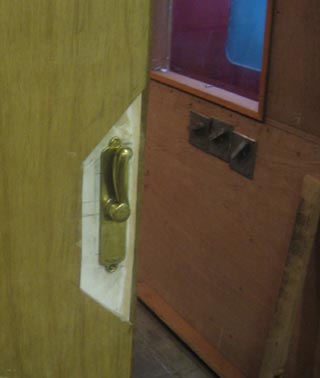 Bar door catch